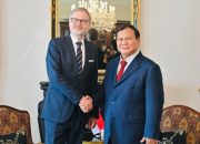 Prabowo Bertemu PM Ceko Petr Fiala Saat Transit di Praha