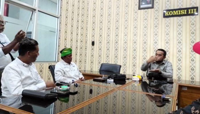 DPRD Situbondo Dinilai Abaikan Warga, LSM Siti Jenar Geruduk Lagi